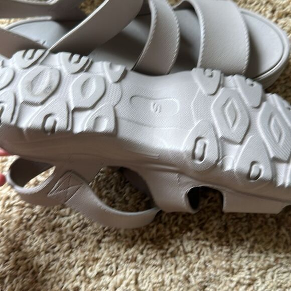 Skechers |  Luxe Foam D'lites 2.0 Beach Sandals Women's Taupe | 11 - Picture 8 of 9